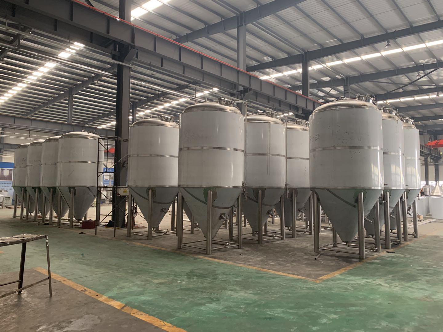 啤酒廠發(fā)酵設備 啤酒廠發(fā)酵設備